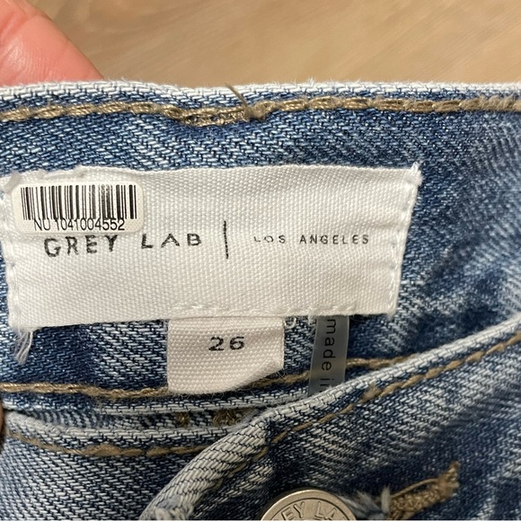 Urban Outfitters. Side slit straight jeans. Light wash. Size 26. - Picture 5 of 5